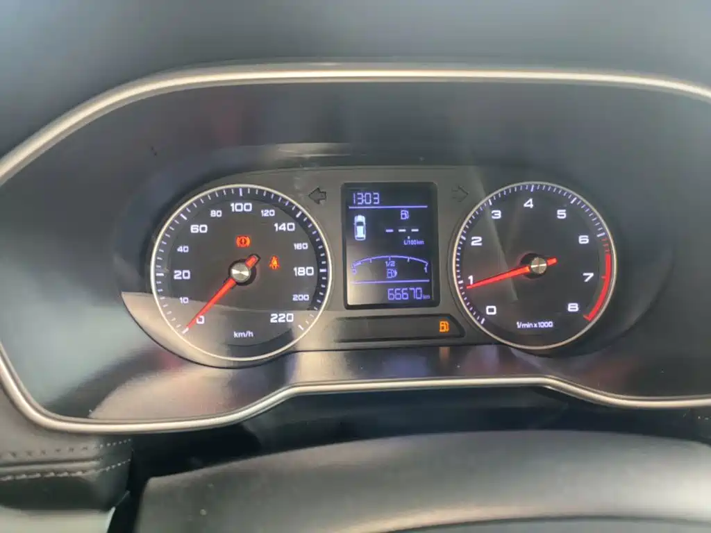 Roewe RX3 — миниатюра 12