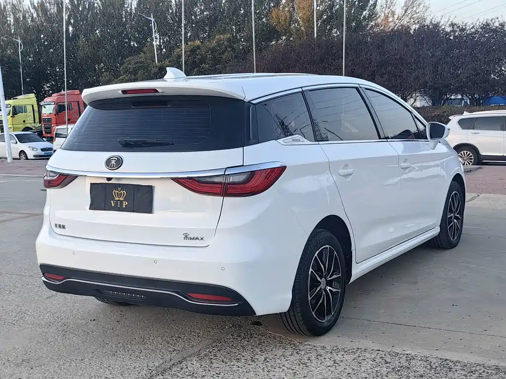 BYD MAX — миниатюра 9