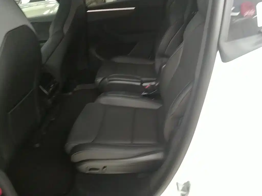 Tesla Model Y L — миниатюра 17
