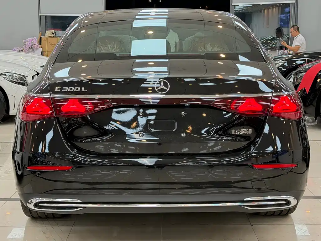Mercedes-Benz E-Class — миниатюра 22