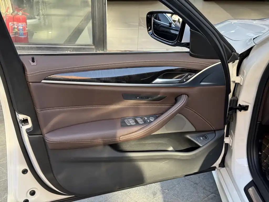 BMW 5 Series — миниатюра 16