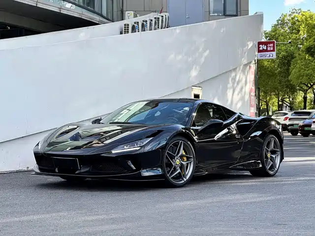 FERRARI  F8 2022