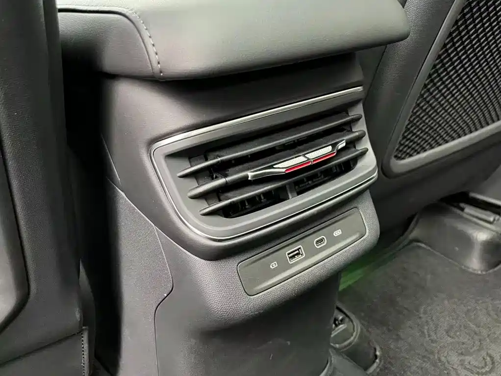 Hongqi Hongqi HS3 — миниатюра 16