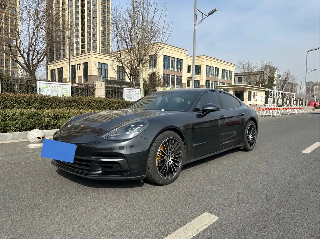 PORSCHE PANAMERA