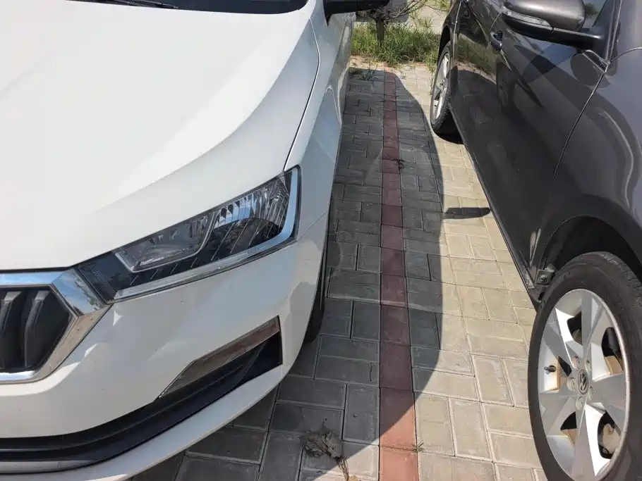 Skoda Rapid — миниатюра 5