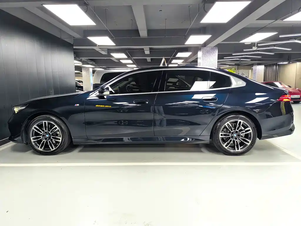 BMW 5 Series — миниатюра 22