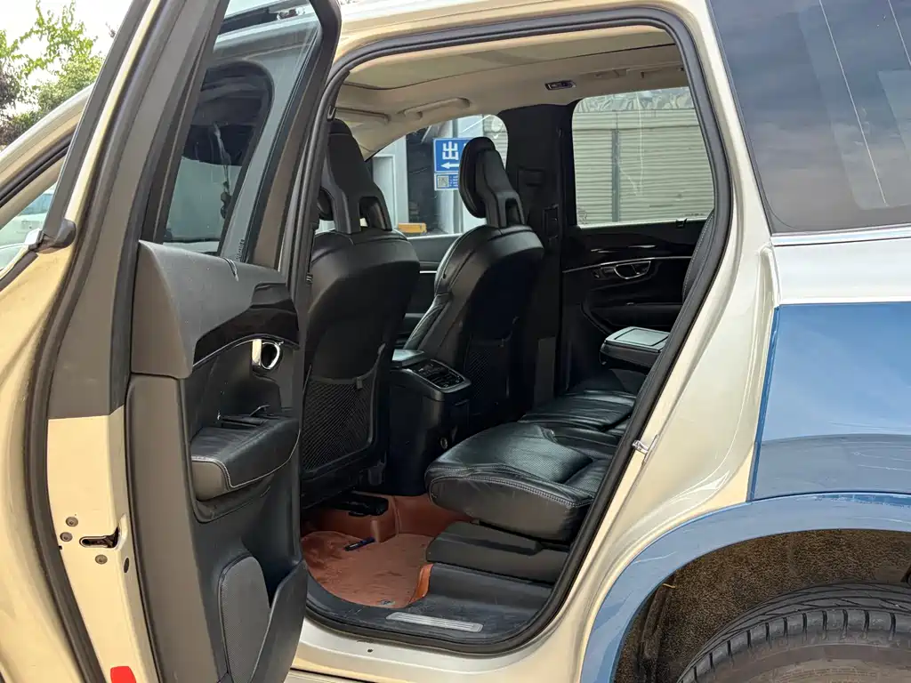 Volvo XC90 2015 T6 5 мест