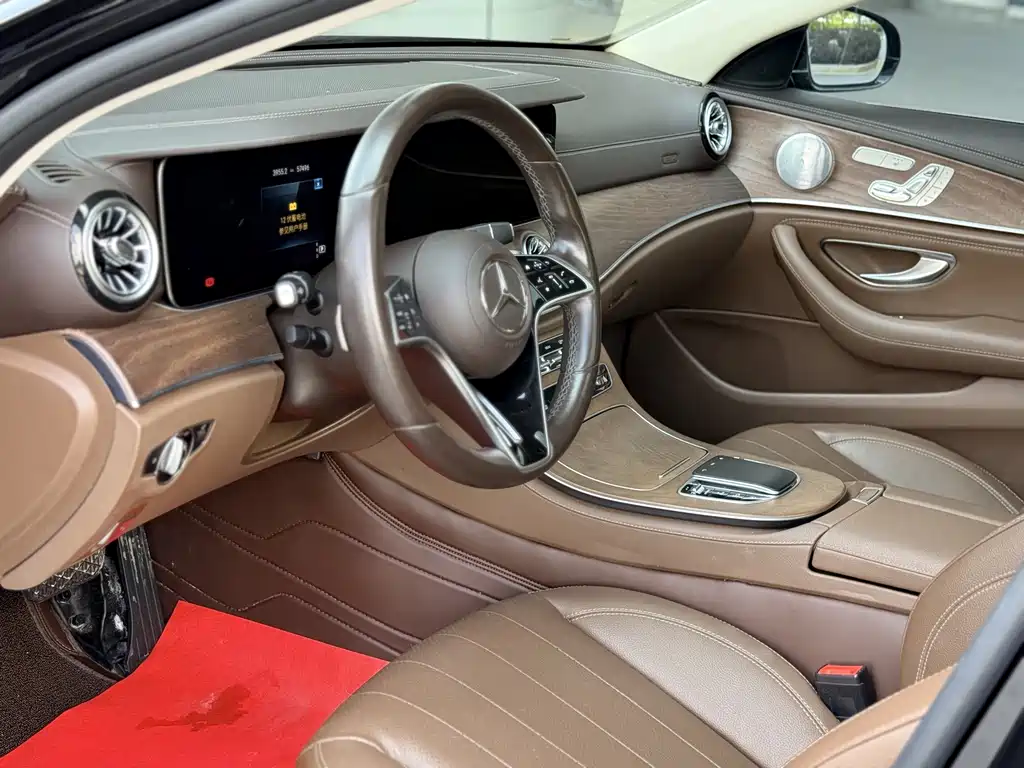 Mercedes-Benz E-Class — миниатюра 13