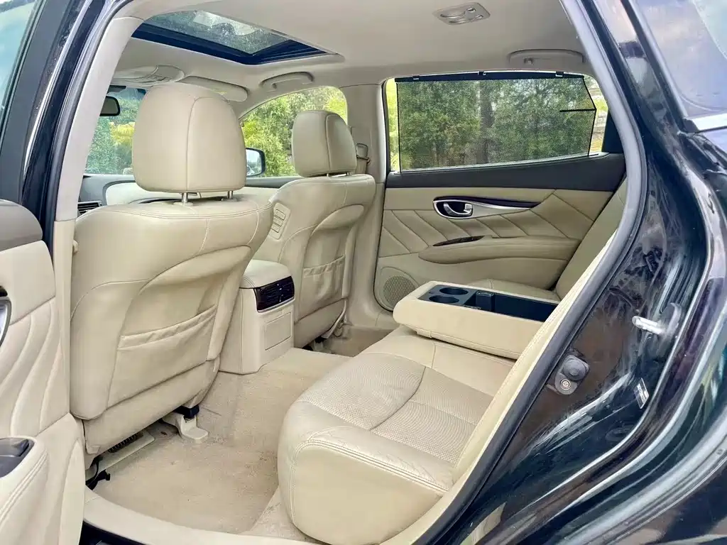 Infiniti M — миниатюра 5