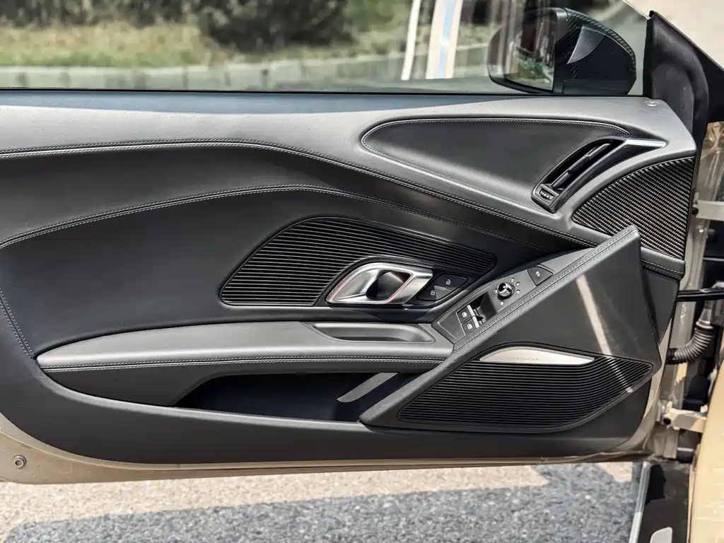 Audi R8 — миниатюра 4