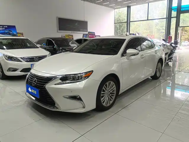 2017 Lexus ES