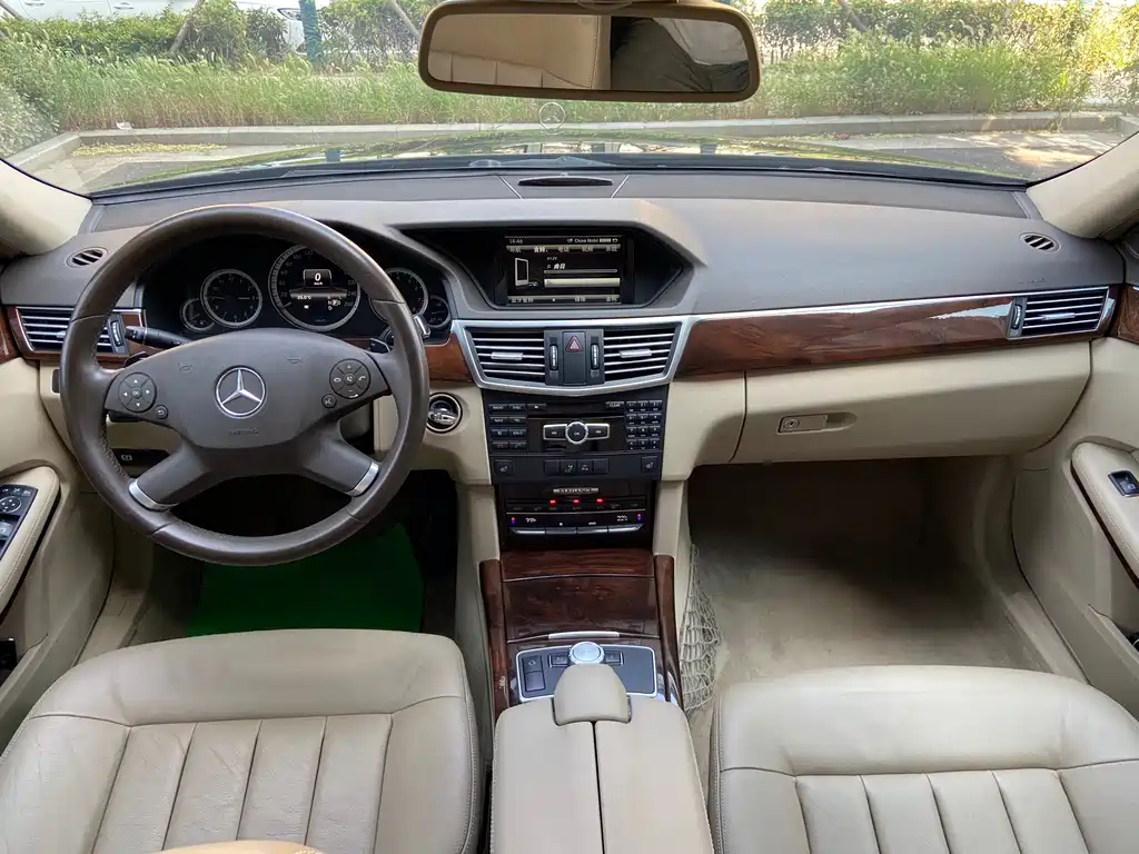 Mercedes-Benz E-Class — миниатюра 11