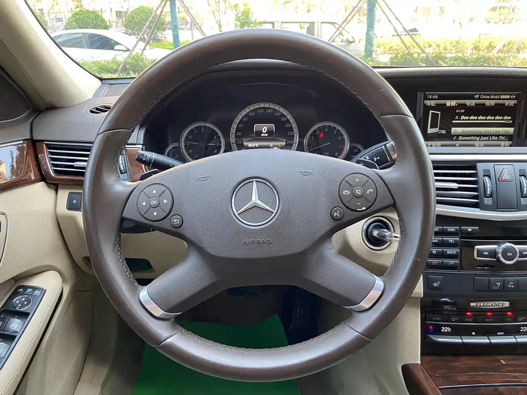 Mercedes-Benz E-Class — миниатюра 12
