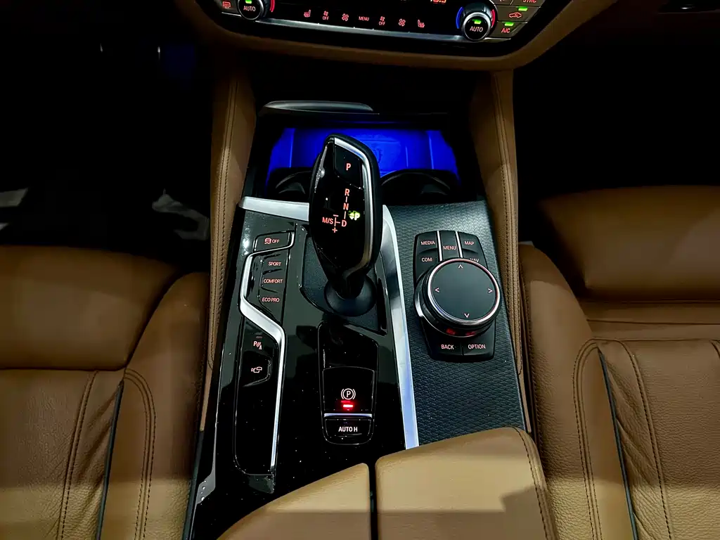 BMW 5 Series (Import) — миниатюра 10