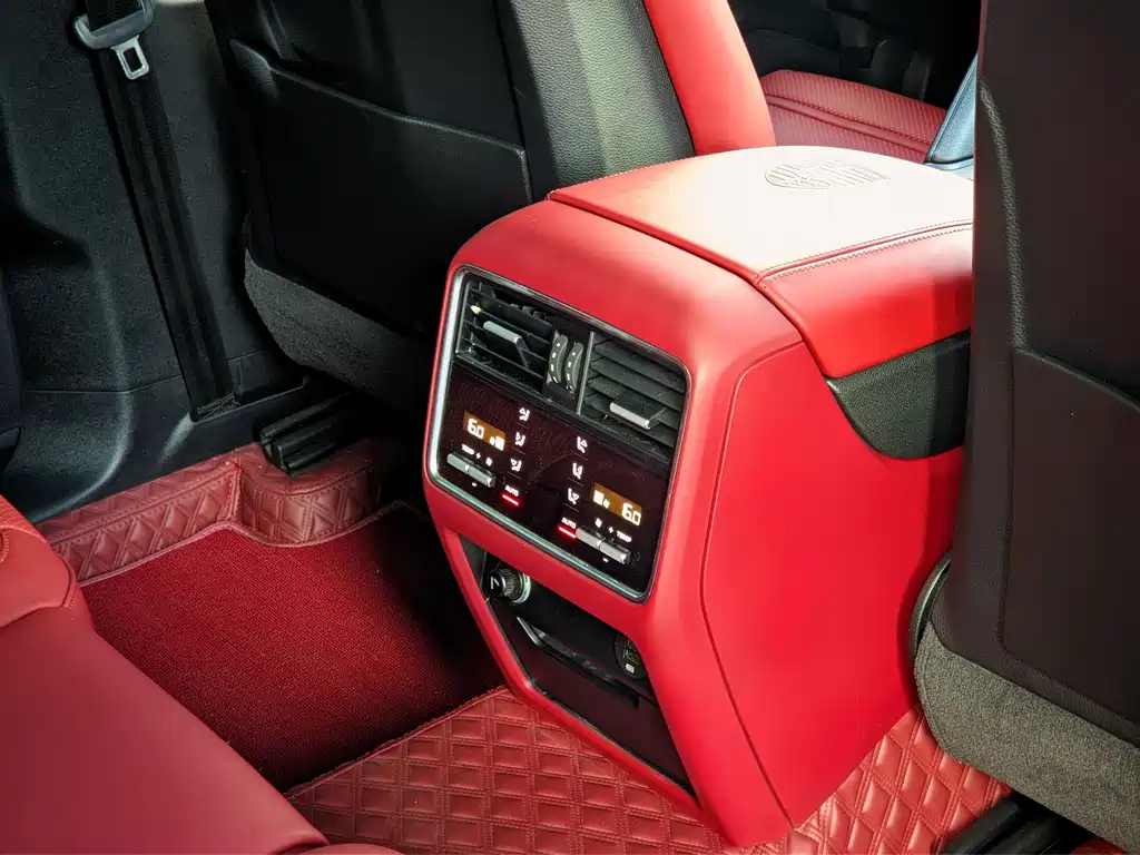 Porsche Cayenne — миниатюра 7