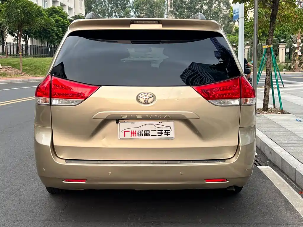 Toyota Sienna — миниатюра 23