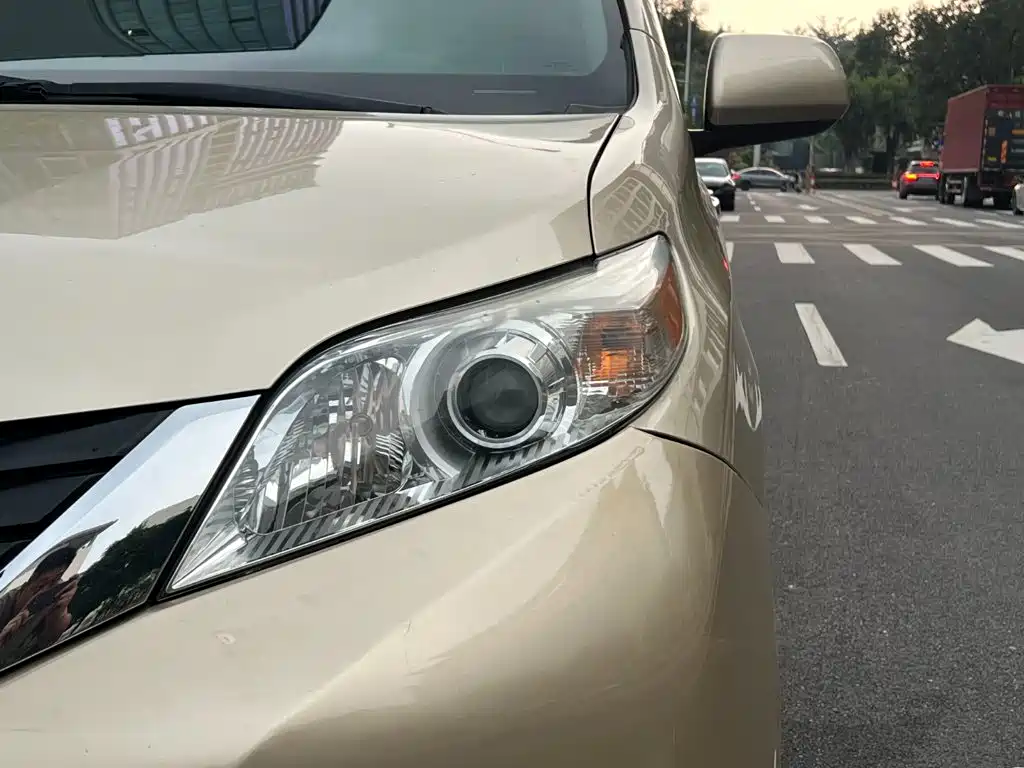 Toyota Sienna — миниатюра 25
