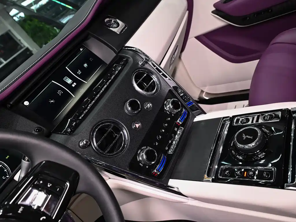 Rolls-Royce Cullinan 2018 мест