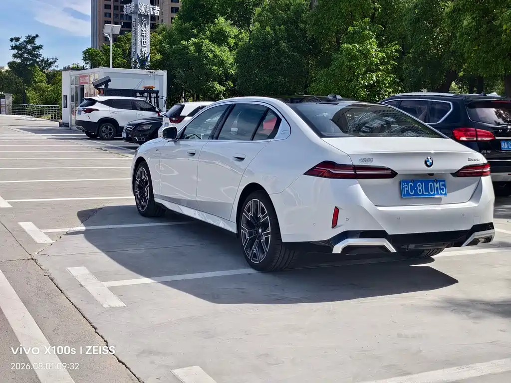 BMW 5 Series — миниатюра 12