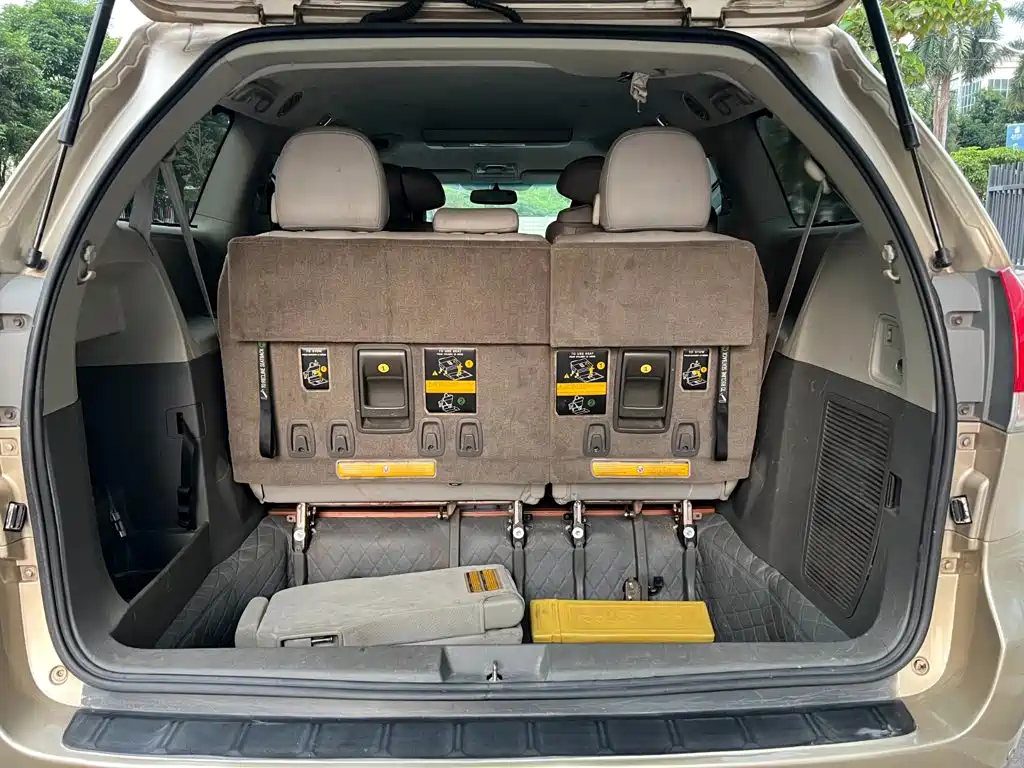 Toyota Sienna — миниатюра 28