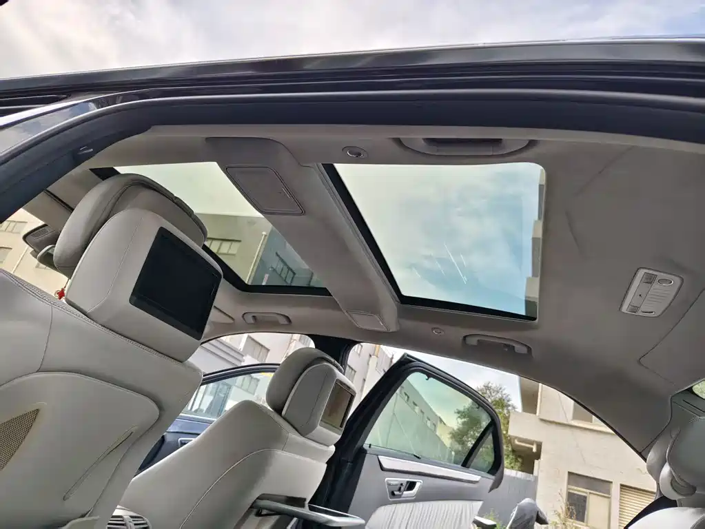 Mercedes-Benz E-Class — миниатюра 14