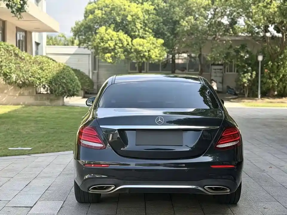 Mercedes-Benz E-Class — миниатюра 8