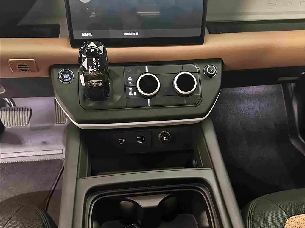Land Rover Defender — миниатюра 10