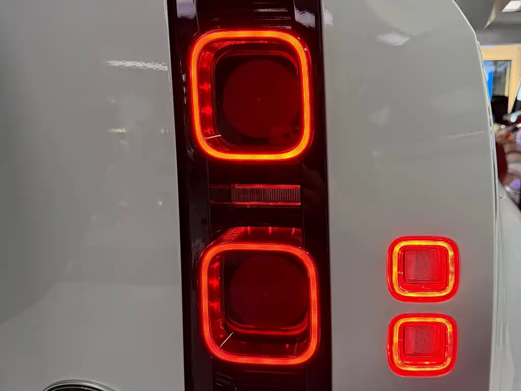Land Rover 路虎卫士新能源 — миниатюра 13