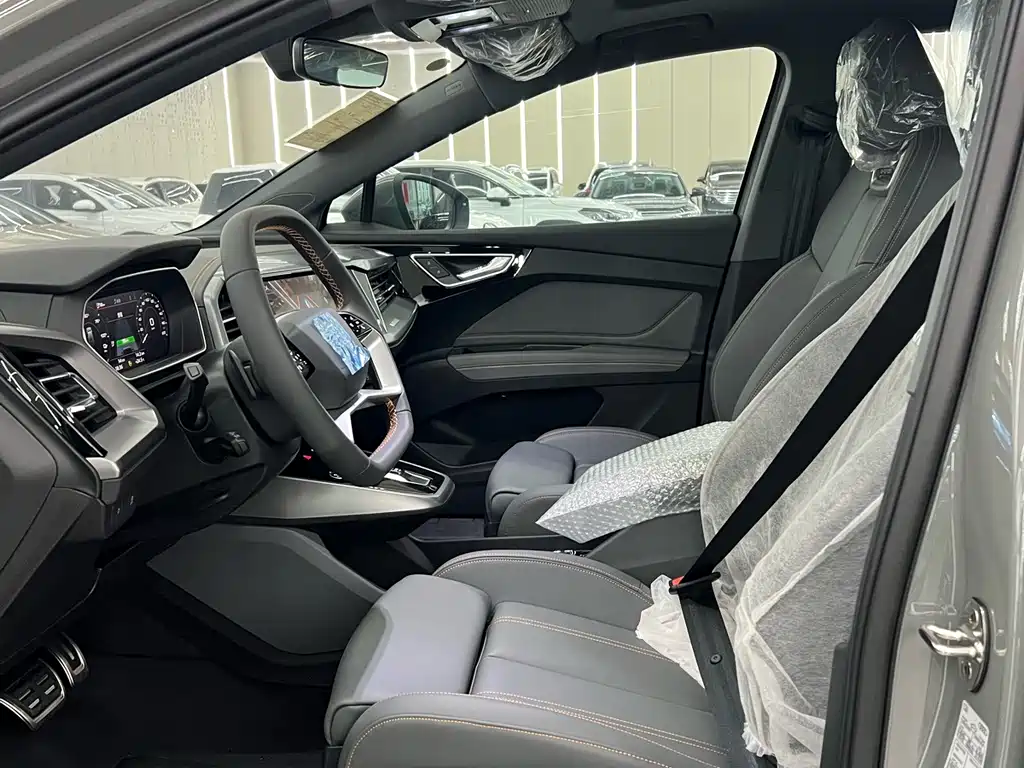 Audi Q4 e-tron — миниатюра 2