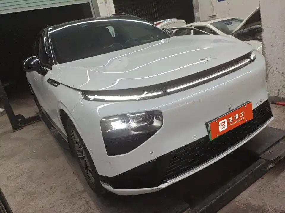2023 Xpeng G9 - zdjęcie 1 z 7
