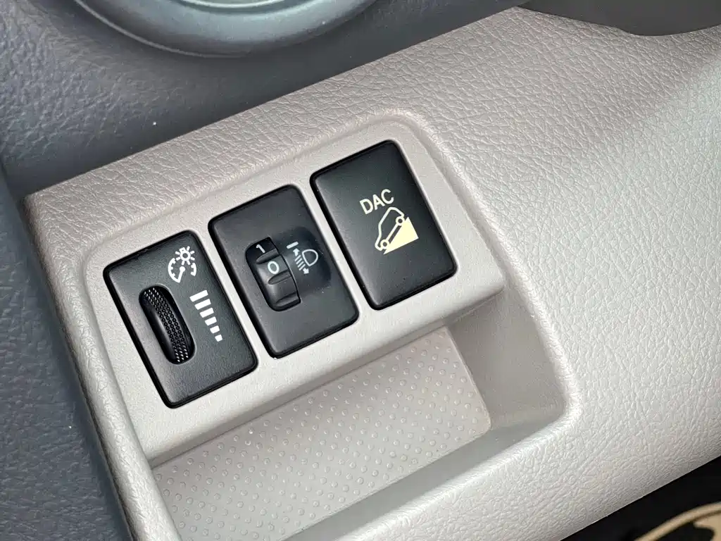 Toyota RAV4 — миниатюра 10