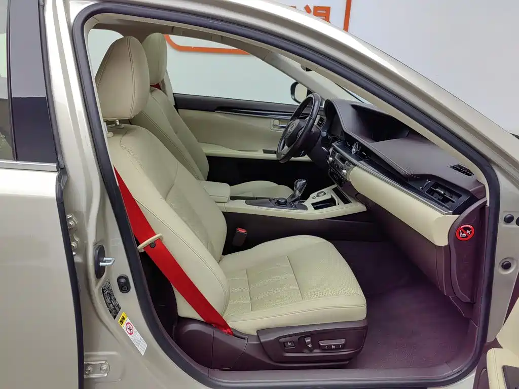 Lexus ES — миниатюра 23
