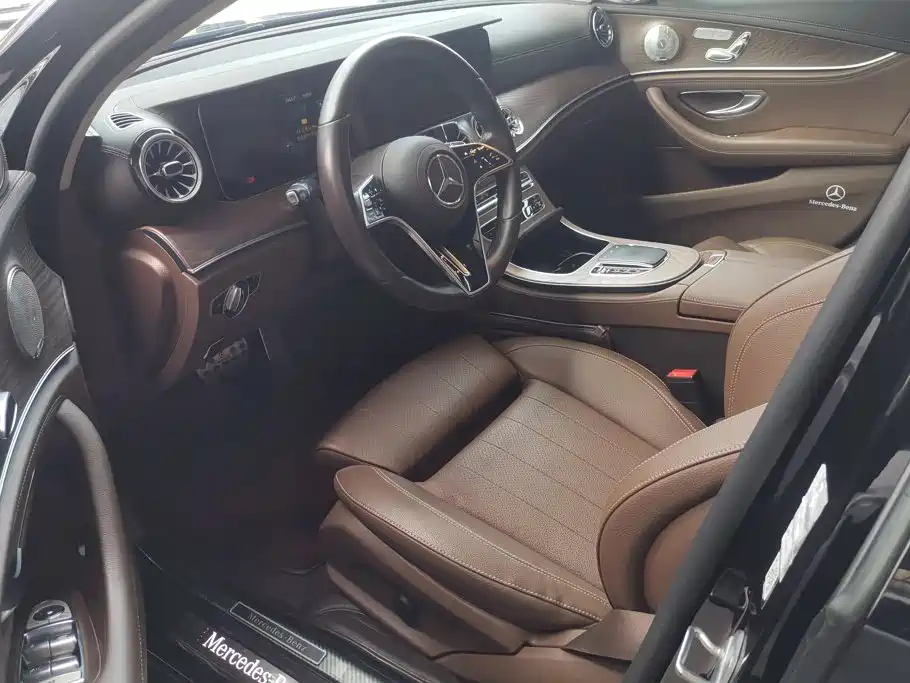 Mercedes-Benz E-Class — миниатюра 9