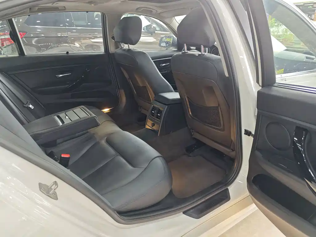BMW 3 Series — миниатюра 11