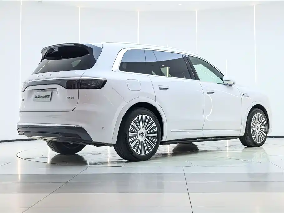 AITO ASK THE WORLD M8