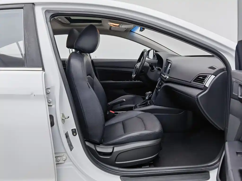 Hyundai Elantra — миниатюра 23