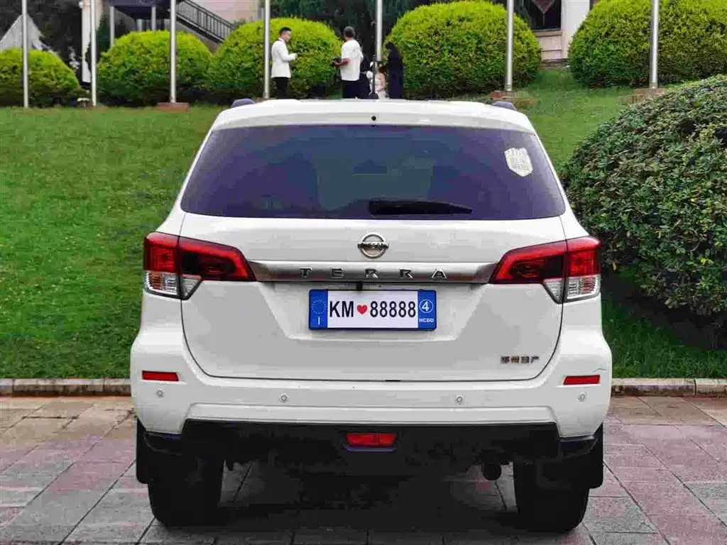 Nissan Terra — миниатюра 9