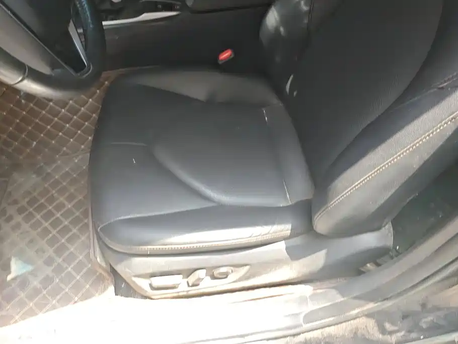 Toyota Camry 2021 2.0G Luxury