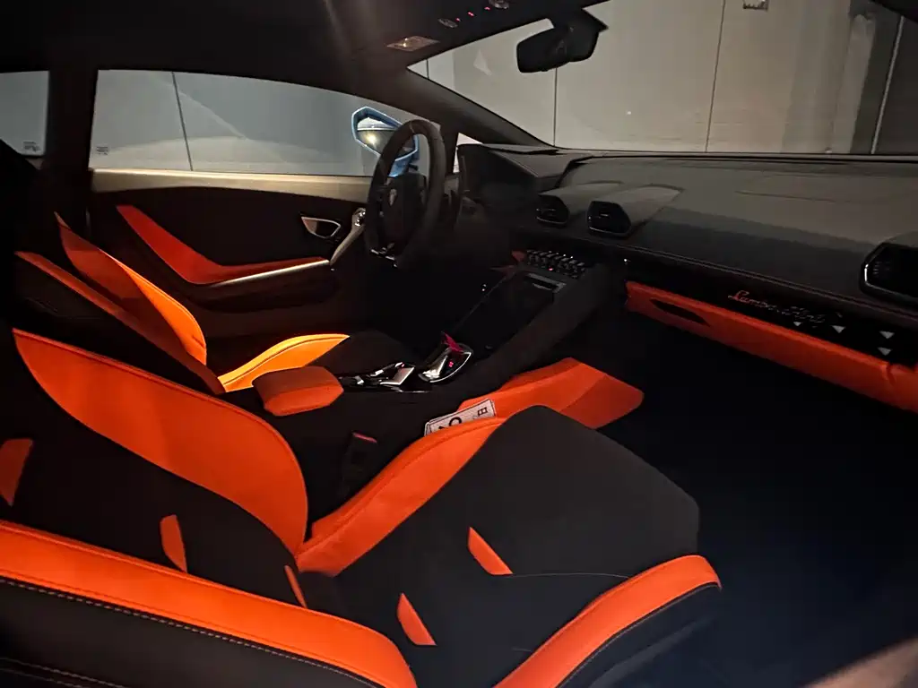 LAMBORGHINI HURACÁN