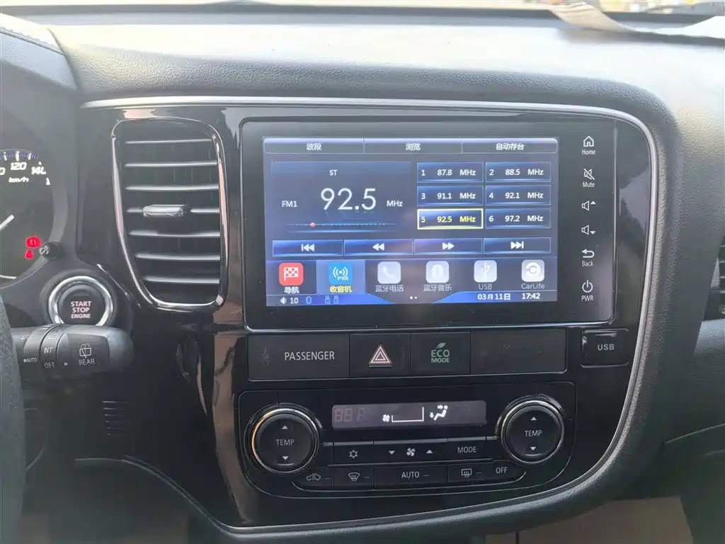 MITSUBISHI OUTLANDER