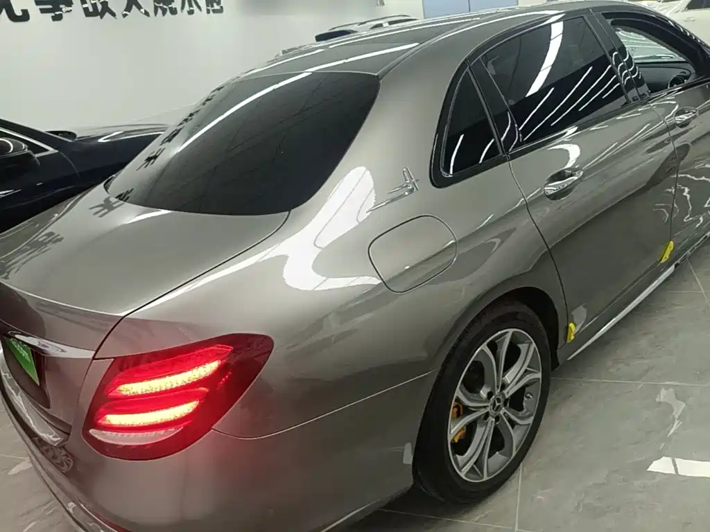 Mercedes-Benz E-Class — миниатюра 7