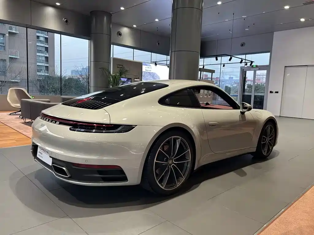 PORSCHE 911
