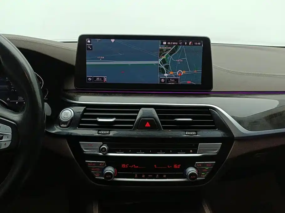 BMW 5 Series — миниатюра 13