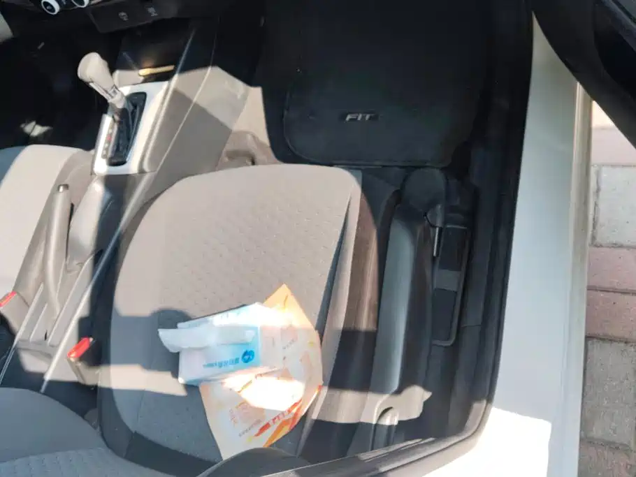 Honda Fit — миниатюра 8