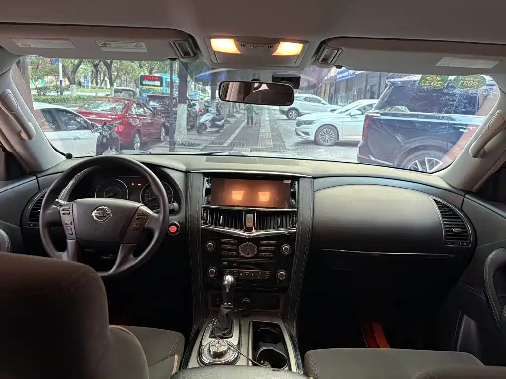 Nissan Patrol — миниатюра 5