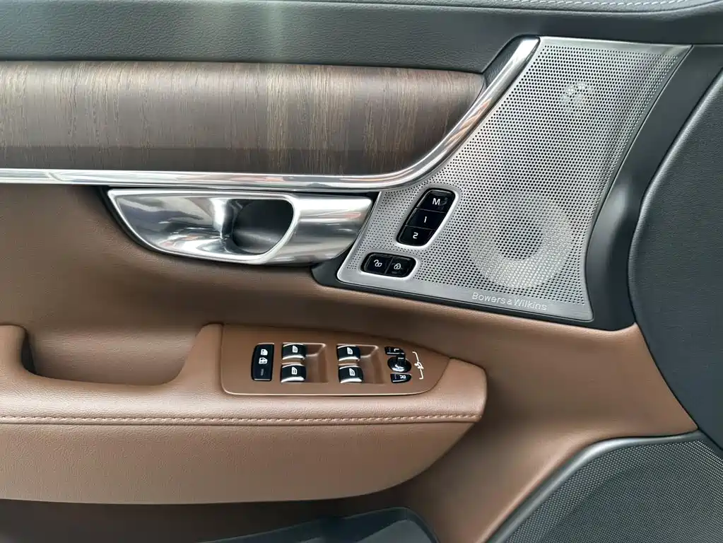 VOLVO S90 PLUG IN HYBRID