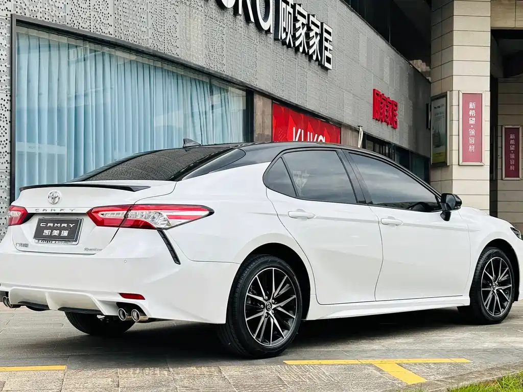 Toyota Camry 2021 2.0S