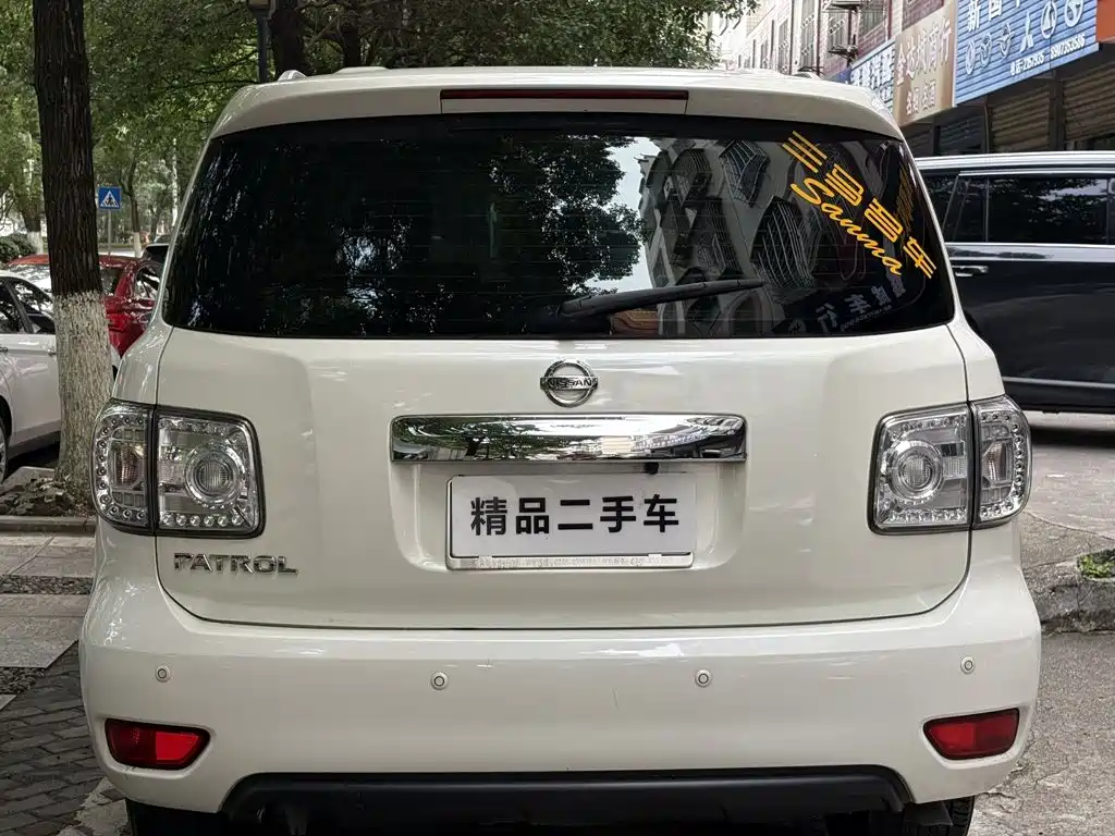 Nissan Patrol — миниатюра 8