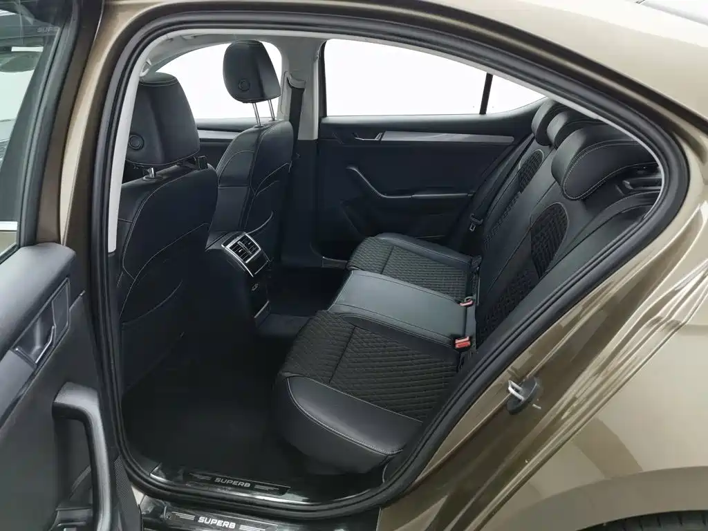 Skoda Superb — миниатюра 15
