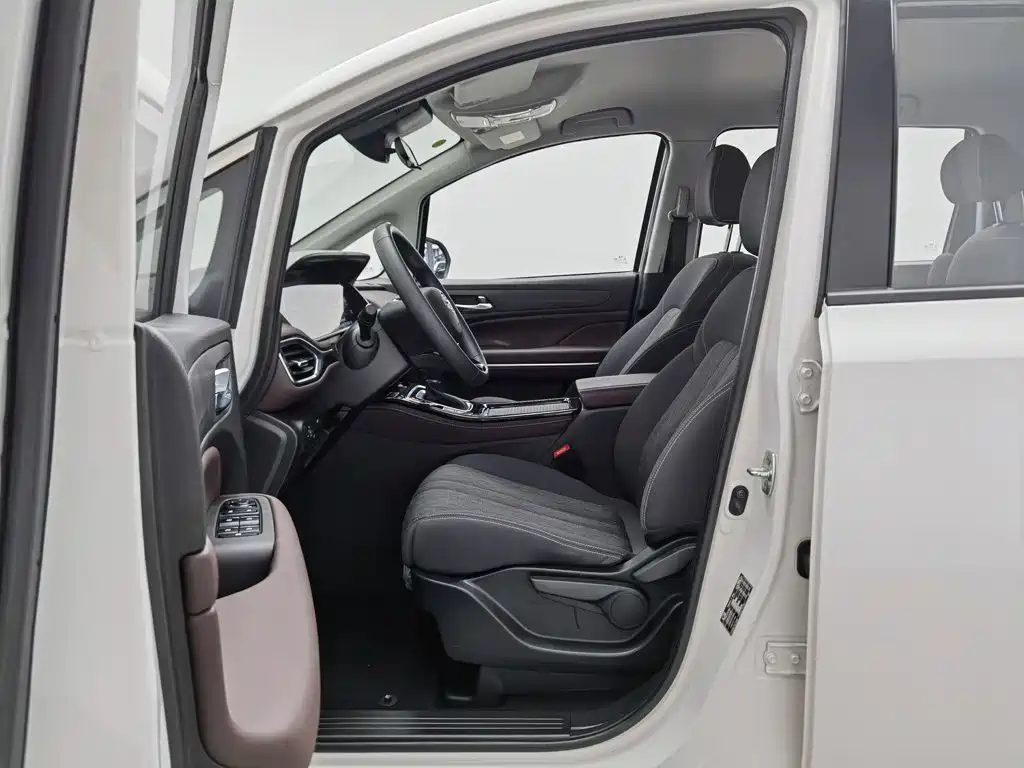 GAC Motor Trumpchi M6 — миниатюра 10